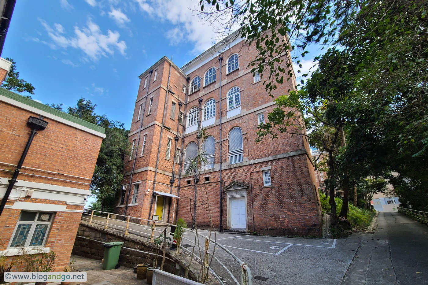 Bowen Road to Central - Former British Military Hospital from Bowen Road Entrance